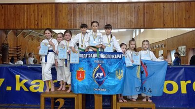 Черкаські каратисти стали кращими в Україні Черкаські каратисти стали кращими в Україні