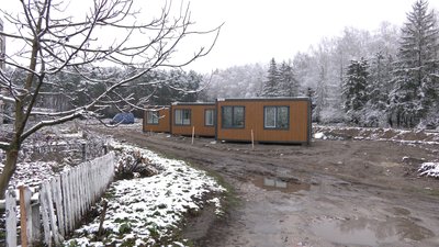 Як зводять модульне містечко для переселенців на Рівненщині