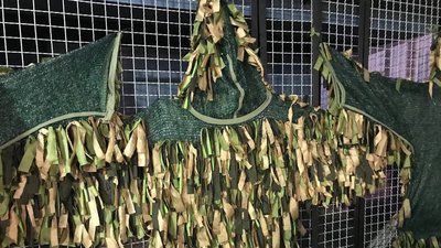 У Тернополі волонтери виготовляють маскувальні костюми У Тернополі волонтери виготовляють маскувальні костюми