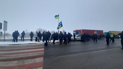 На Львівщині шахтарі перекривають дорогу біля пункту пропуску "Рава-Руська"