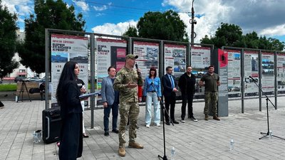 Відкриття у Києві виставки присвяченій обороні Луганського аеропорту