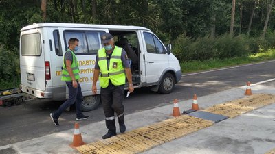 Контрольне зважування: на Волині оштрафують перевізника за переповнену щебенем вантажівку Контрольне зважування: на Волині оштрафують перевізника за переповнену щебенем вантажівку