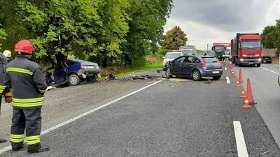 На Львівщині зіткнулися 4 авто: загинули троє людей