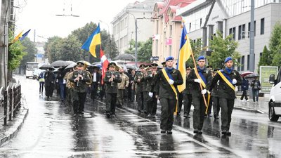 Марш захисників: у центрі Луцька відбулася хода військовослужбовців Марш захисників: у центрі Луцька відбулася хода військовослужбовців