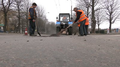 У Рівному стартував ямковий ремонт вулиць. Як це відбувається У Рівному стартував ямковий ремонт вулиць. Як це відбувається