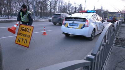«Мені довелося сюди заїхати»: біля Парку Горького водій тролейбусу зніс паркан «Мені довелося сюди заїхати»: біля Парку Горького водій тролейбусу зніс паркан