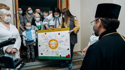 Глава УГКЦ Святослав відвідав у Франківську хворих дітей Глава УГКЦ Святослав відвідав у Франківську хворих дітей