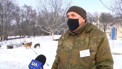 На Водохреща житомиряни самотужки прорубали ополонку для купання у річці Тетерів