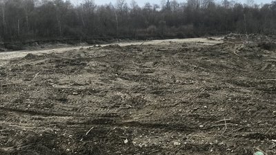На Прикарпатті укріплюють дамбу, яку розмив червневий паводок На Прикарпатті укріплюють дамбу, яку розмив червневий паводок