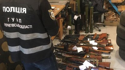 У Чернігові затримали чоловіка, що займався переробкою зброї в гаражі