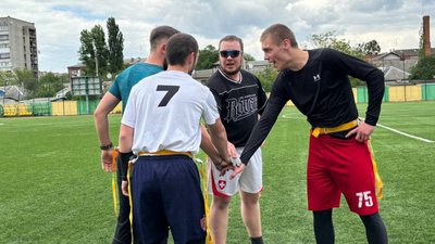 Флаг-футбол у Житомирі: на міському стадіоні показали тренування Флаг-футбол у Житомирі: на міському стадіоні показали тренування