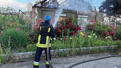 На Запоріжжі внаслідок обстрілів горіли будинки та господарчі споруди — ДСНС На Запоріжжі внаслідок обстрілів горіли будинки та господарчі споруди — ДСНС