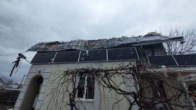 “Cтавить автомат мені до підборіддя, питає: давай гроші” — життя під окупацією в Андріївці “Cтавить автомат мені до підборіддя, питає: давай гроші” — життя під окупацією в Андріївці