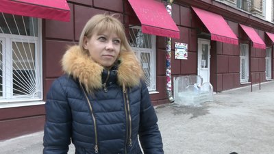 Біля запорізької бібліотеки встановили крижану лавку Біля запорізької бібліотеки встановили крижану лавку