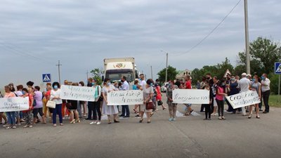 Шкарпетки із гусями, департамент щастя та мітингувальники - голова Херсонської ОДА рік на посаді Шкарпетки із гусями, департамент щастя та мітингувальники - голова Херсонської ОДА рік на посаді
