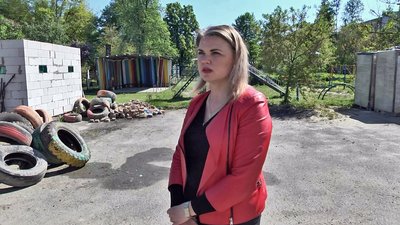 Території луцьких дитсадків очищують від автомобільних шин Території луцьких дитсадків очищують від автомобільних шин