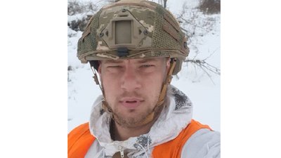 Зеленський вручив сертифікат на житло родині загиблого Героя України з Дніпропетровщини Зеленський вручив сертифікат на житло родині загиблого Героя України з Дніпропетровщини