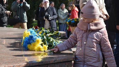 Покладання квітів до пам'ятника Тарасу Шевченку у Луцьку Покладання квітів до пам'ятника Тарасу Шевченку у Луцьку