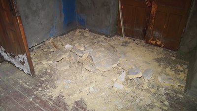 Стеля обвалилась у новорічну ніч: у Лисичанську на ремонт аварійного будинку немає грошей Стеля обвалилась у новорічну ніч: у Лисичанську на ремонт аварійного будинку немає грошей