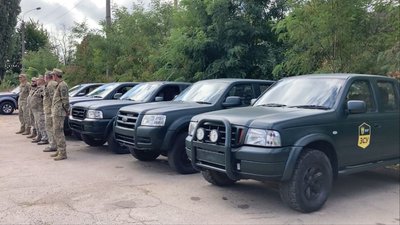 Черкаси передали 12 автівок захисникам Черкаси передали 12 автівок захисникам