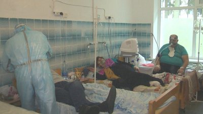 "Щодня заповнена на 90-95%". Як лікують COVID-19 у Хмільницькій районній лікарні на Вінниччині