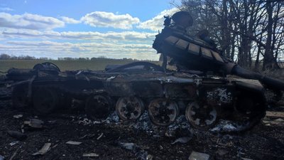 Під Прилуками розбили групу російських окупантів. Під Прилуками розбили групу російських окупантів.