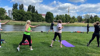 В Ужгороді провели безплатне заняття з фітнесу просто неба