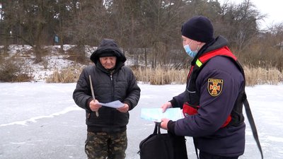 Аби запобігти трагічним випадкам на льоду, рятувальники Житомирщини проводять профілактичні рейди Аби запобігти трагічним випадкам на льоду, рятувальники Житомирщини проводять профілактичні рейди