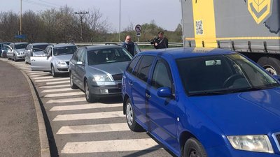 На двох пунктах пропуску зі Словаччиною утворилися черги на в'їзд та виїзд з України