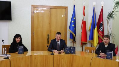 У волинському виші презентували унікальний посібник про ЄС У волинському виші презентували унікальний посібник про ЄС