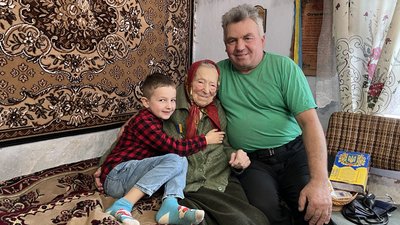 Зв’язкова УПА Текля Пришляк з сином та правнуком Зв’язкова УПА Текля Пришляк з сином та правнуком