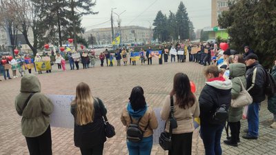У Черкасах відбулася акція на підтримку військовополонених У Черкасах відбулася акція на підтримку військовополонених