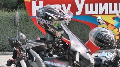 Не дивлячись на те, що клуб було засновано у невеликому селищі Нова Ушиця, до нього уже приєдналися любителі мотоциклів з навколишніх міст та селищ, і не лише Хмельниччини. Фото: Суспільне. Поділля. Не дивлячись на те, що клуб було засновано у невеликому селищі Нова Ушиця, до нього уже приєдналися любителі мотоциклів з навколишніх міст та селищ, і не лише Хмельниччини. Фото: Суспільне. Поділля.
