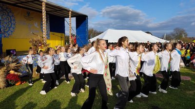 На Львівщині під час благодійного фестивалю зібрали понад 400 тисяч гривень для ЗСУ На Львівщині під час благодійного фестивалю зібрали понад 400 тисяч гривень для ЗСУ