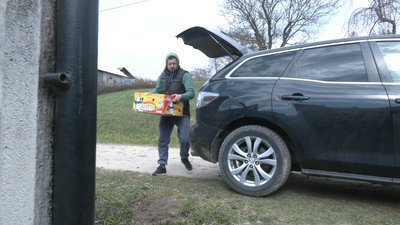 Як жителі Уторопів на Івано-Франківщині готують великодні страви на передову Як жителі Уторопів на Івано-Франківщині готують великодні страви на передову