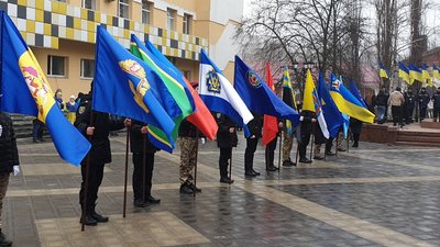 Розгорнули 29 прапорів, співали Гімн, бажали Україні миру. У Кропивницькому відзначили День Соборності Розгорнули 29 прапорів, співали Гімн, бажали Україні миру. У Кропивницькому відзначили День Соборності