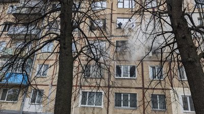 У Сумах є загиблі внаслідок нічної атаки РФ, десятьох людей вдалося врятувати з-під завалів У Сумах є загиблі внаслідок нічної атаки РФ, десятьох людей вдалося врятувати з-під завалів