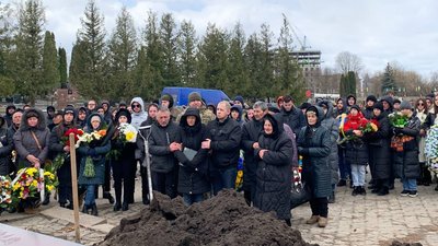 Був представником національно-свідомої молоді: в Тернополі попрощалися з бійцем Валерієм Гиндою Був представником національно-свідомої молоді: в Тернополі попрощалися з бійцем Валерієм Гиндою