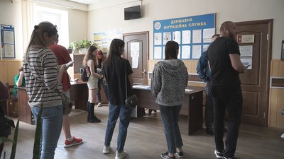 "Два в одному". У Вінниці можна одночасно оформити ID-картку та закордонний паспорт