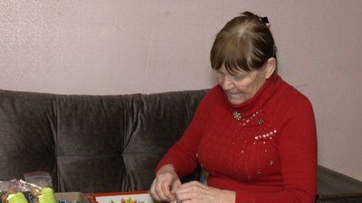 Понад мільйон енергетичних пакунків для військових виготовили пенсіонерки з Волині Понад мільйон енергетичних пакунків для військових виготовили пенсіонерки з Волині