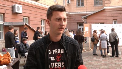 Студенти Івано-Франківського медуніверситету організували ярмарок на підтримку ЗСУ Студенти Івано-Франківського медуніверситету організували ярмарок на підтримку ЗСУ
