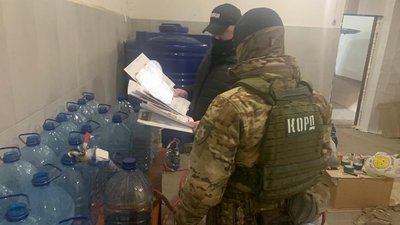 На 2,5 мільйони гривень фальсифікату: у Херсоні викрили підпільне виробництво алкоголю На 2,5 мільйони гривень фальсифікату: у Херсоні викрили підпільне виробництво алкоголю