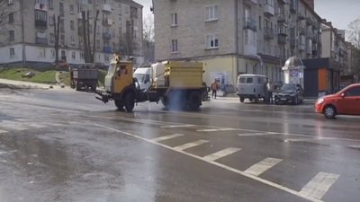 Зупинки громадського транспорту, перехрестя доріг та автошляхи в Тернополі дезінфікують