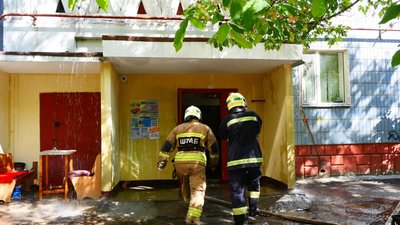 У Запоріжжі сталась пожежа в дев'ятиповерхівці: чотирьох людей врятовано У Запоріжжі сталась пожежа в дев'ятиповерхівці: чотирьох людей врятовано