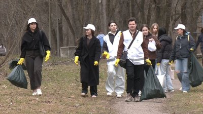 тернопіль, прибирають парк, сопільче, волонтери, карітас, 27 березня 2026 року
