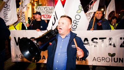 Члени польської профспілки фермерів Agro Unia протестують у Варшаві, 28 жовтня 2022 року Члени польської профспілки фермерів Agro Unia протестують у Варшаві, 28 жовтня 2022 року