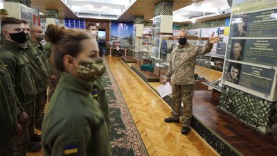 Музей мілітарної історії Житомирського військового інституту поповнили новими експонатами Музей мілітарної історії Житомирського військового інституту поповнили новими експонатами
