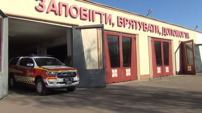 У Черкасах двічі на день курсує машина з гучномовцем