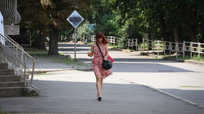 Херсон, місто, вулиця, середмістя, літо, погода, спека, люди