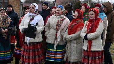 Колядки, катання на санчатах і 3D сцена: як стартував фестиваль "Різдво у Луцькій родині” Колядки, катання на санчатах і 3D сцена: як стартував фестиваль "Різдво у Луцькій родині”